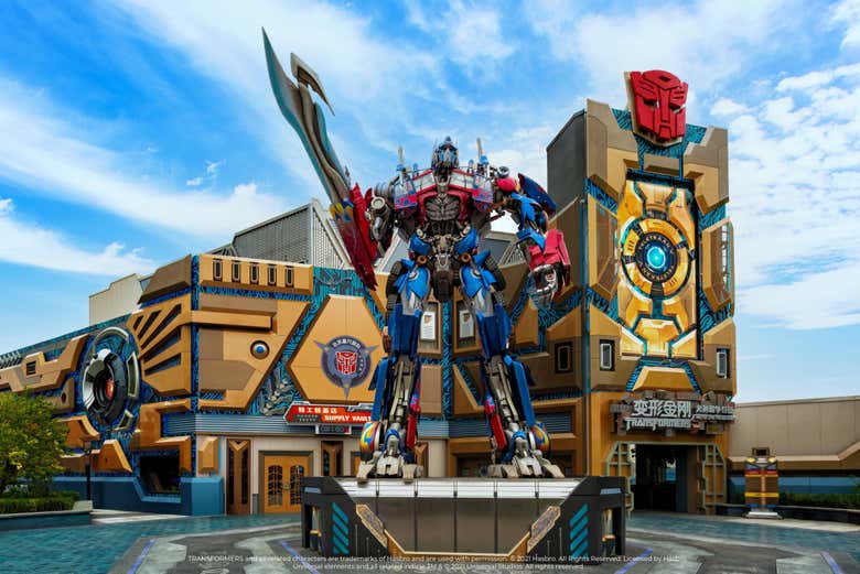 Fight alongside Optimus Prime!