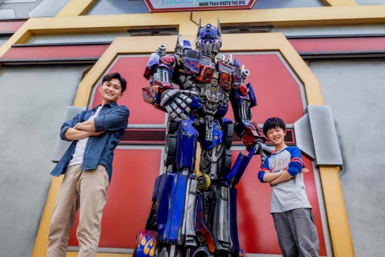 Take a picture with the Transformers characters