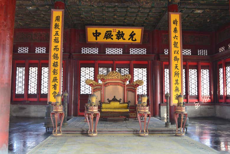 Gain deeper insights into the history of the palace complex