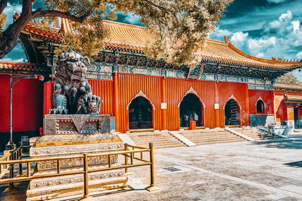 Temple of the Lamas Tour + Wudaoying Hutong